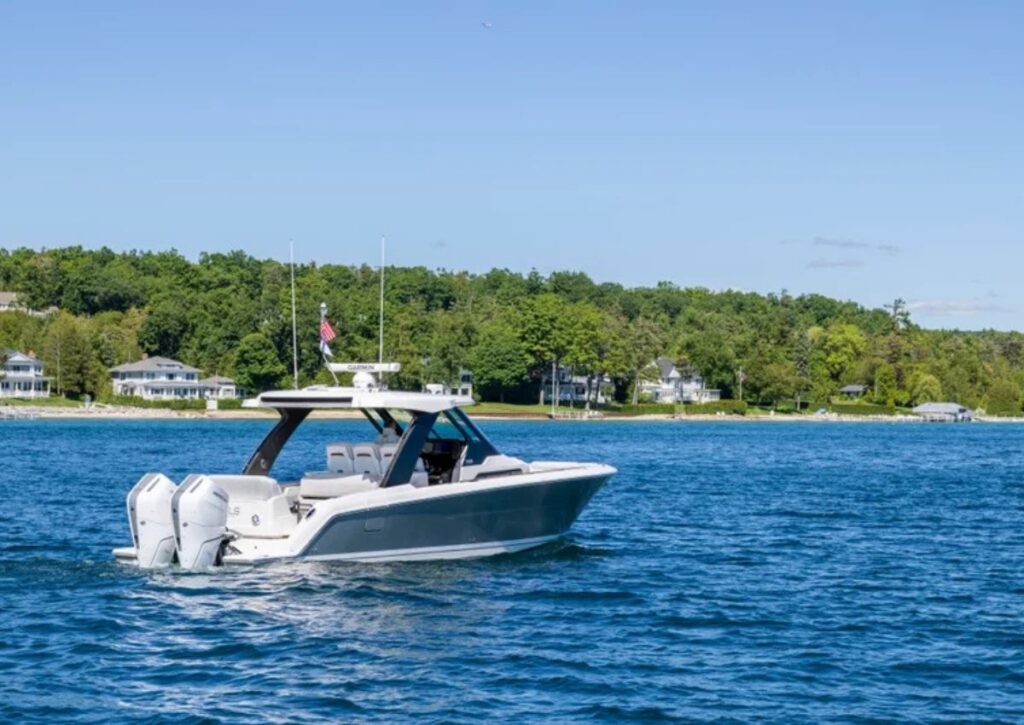 Granfort 370 GTX vs Tiara 34 LS Tiara img (5)
